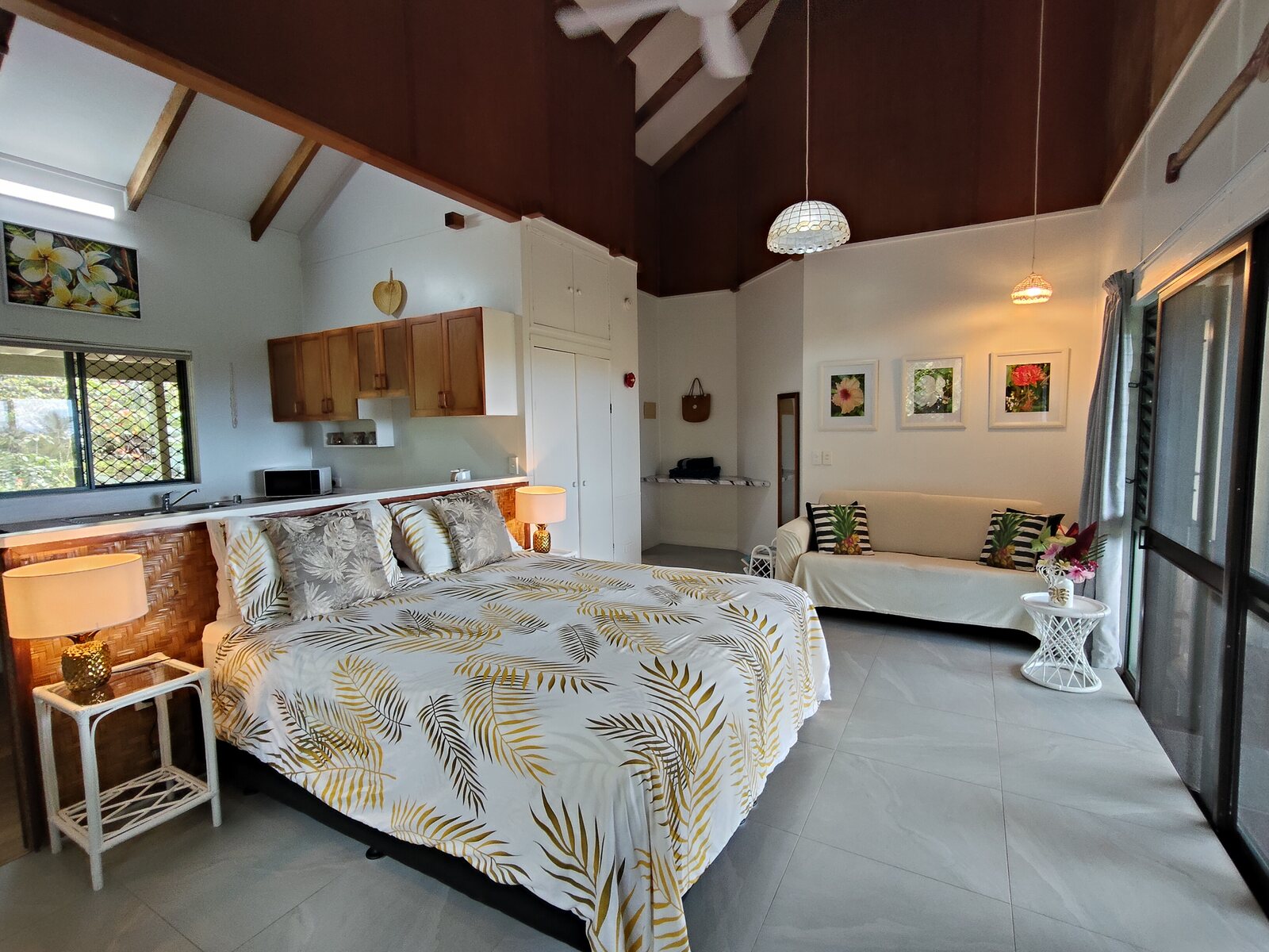 Kaute king bed and living space