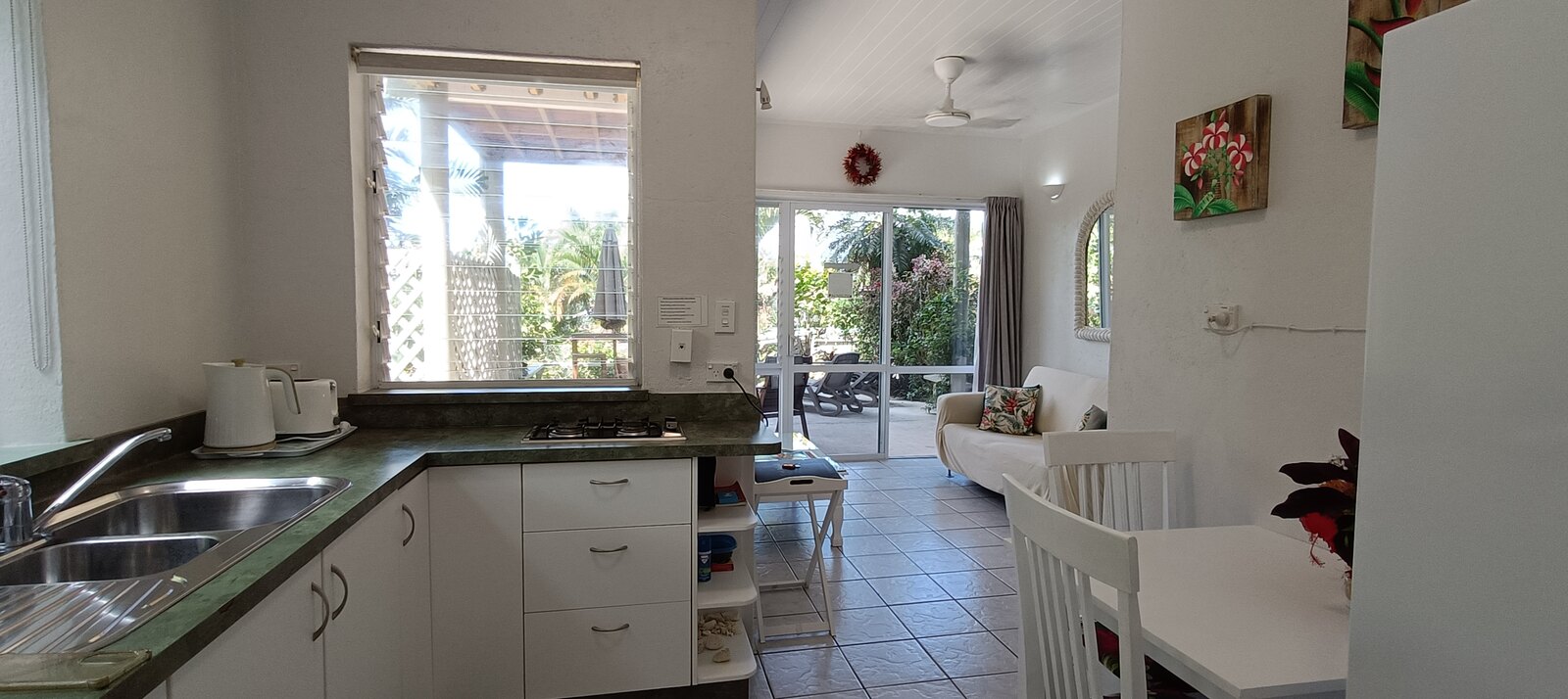 Kaute full kitchen and open-plan living space