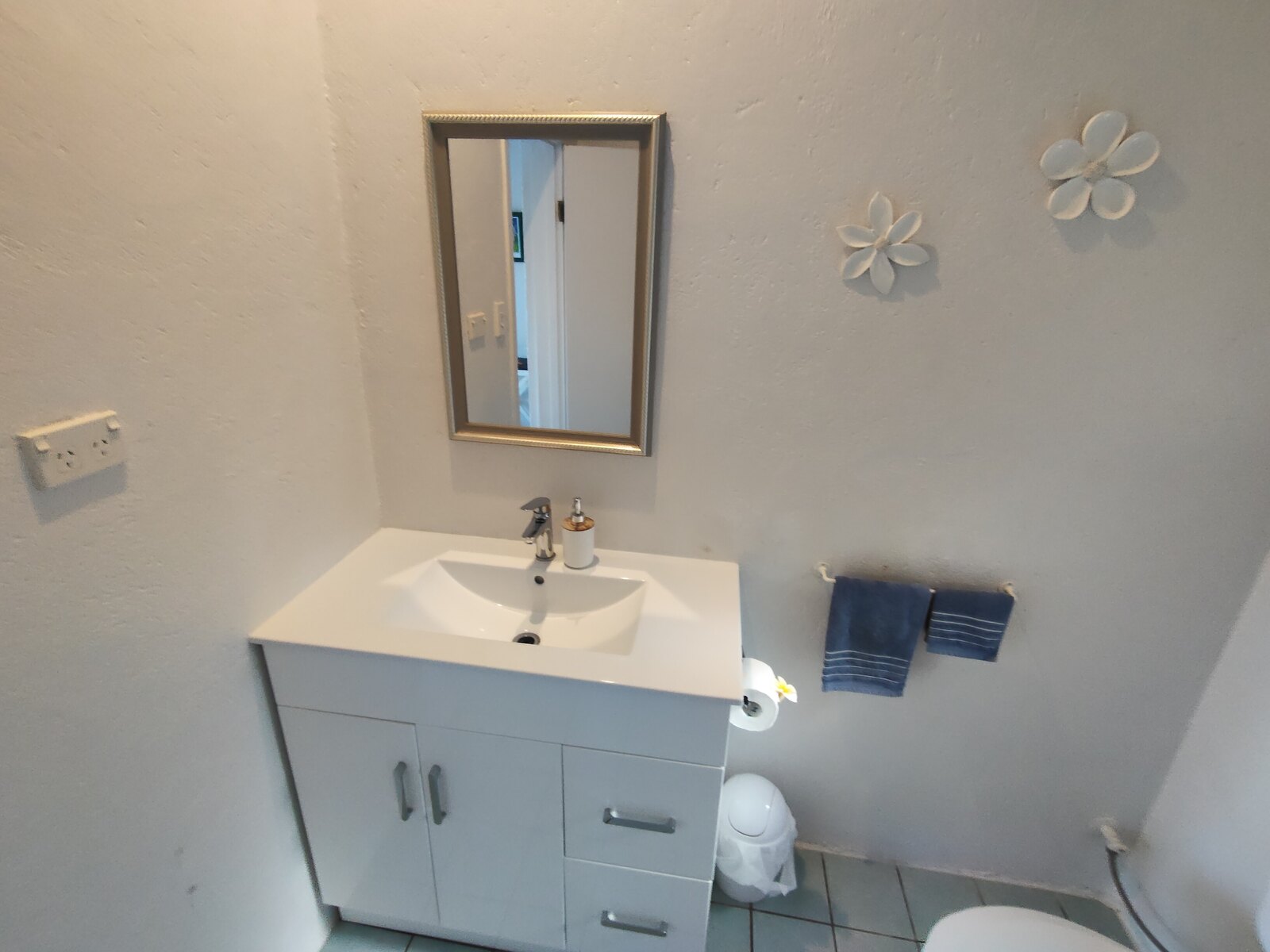 Moko private bathroom vanity and mirror