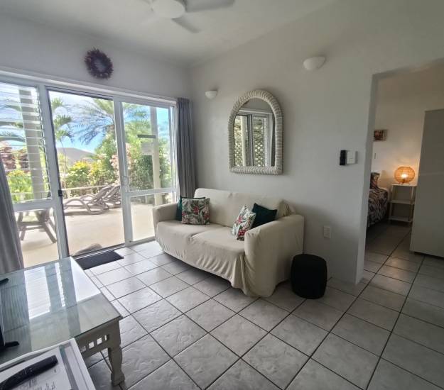 One-Bedroom Apartment l Ground Floor l MOKO l l Muri Retreat